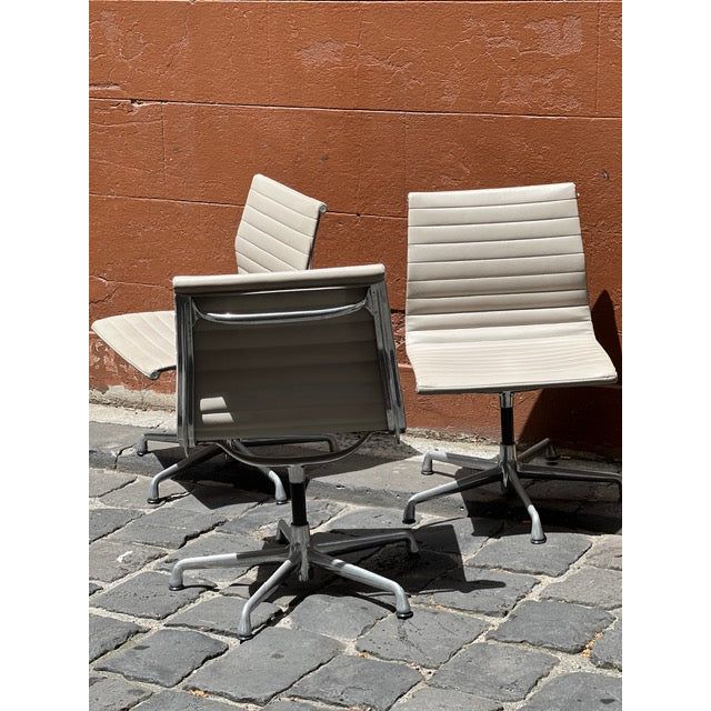 Herman Miller Eames Aluminium Group Side Chair, Low Back, White, On Glides