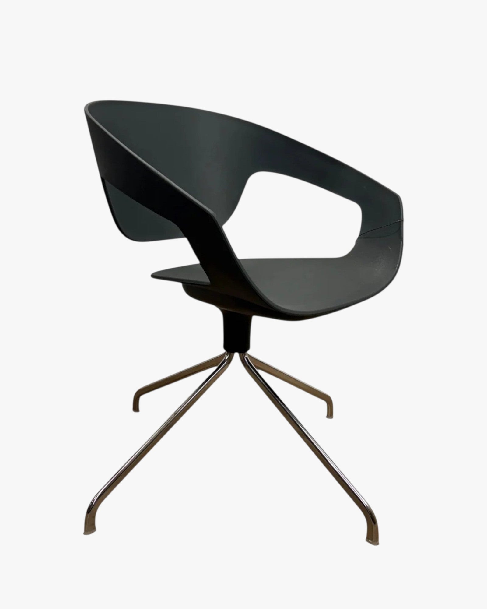 Design Nation Vad Swivel Chair by Luca Nichetto, Black - thegoodchairs