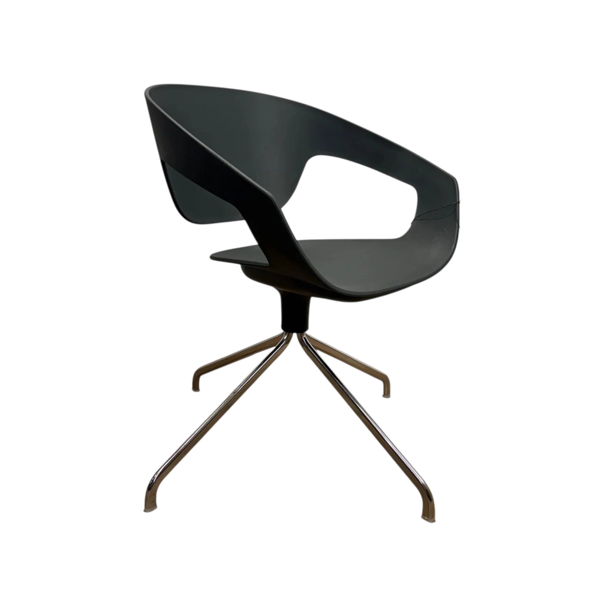 Design Nation Vad Swivel Chair by Luca Nichetto, Black - thegoodchairs
