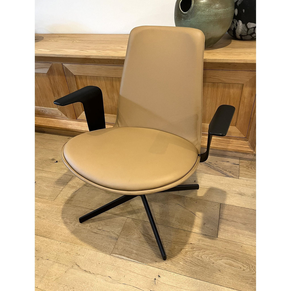 Enea Lottus Lounge High Chair by Lievore Altherr Molina, Caramel Leather - thegoodchairs