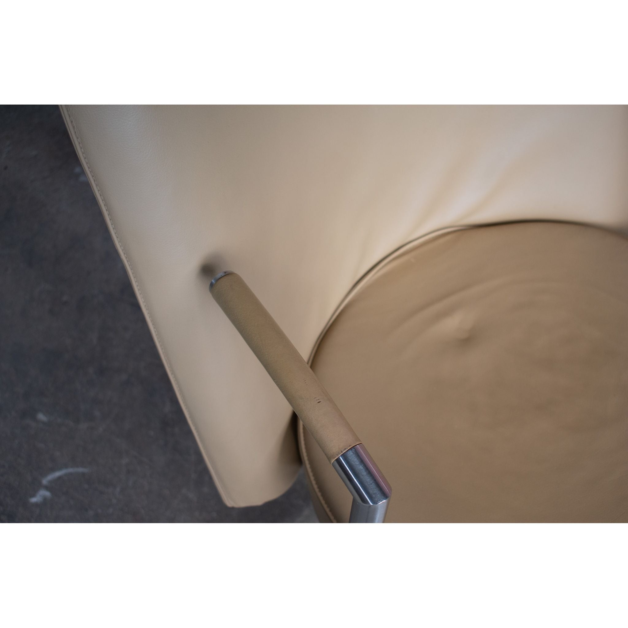 Erik Jørgensen EJ70 “Partner” Swivel Chair by Foersom & Hiort Lorenzen, Butterscotch Leather, Woodmark Australia, c.2001 - thegoodchairs