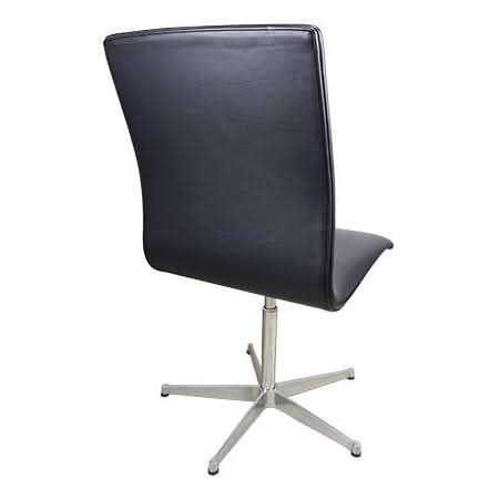 Fritz Hansen Oxford Chair by Arne Jacobsen - thegoodchairs