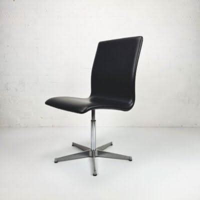 Fritz Hansen Oxford Chair by Arne Jacobsen - thegoodchairs