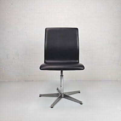 Fritz Hansen Oxford Chair by Arne Jacobsen - thegoodchairs