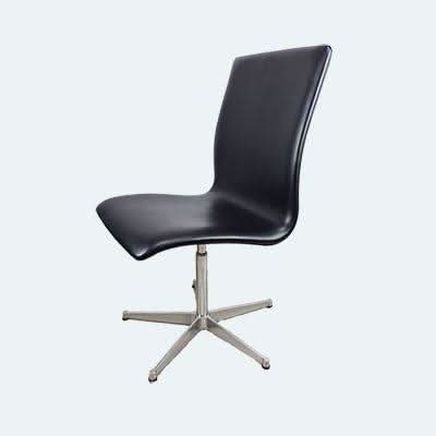 Fritz Hansen Oxford Chair by Arne Jacobsen - thegoodchairs