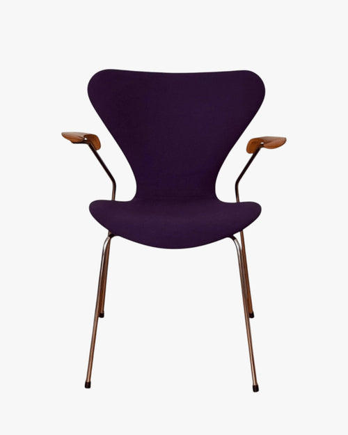 Fritz Hansen Pair of Arne Jacobsen for Model 3207 “Syver” Chairs in Original Purple Wool with Wooden Armrests, Chrome Frame, Denmark, c. 1975 - thegoodchairs