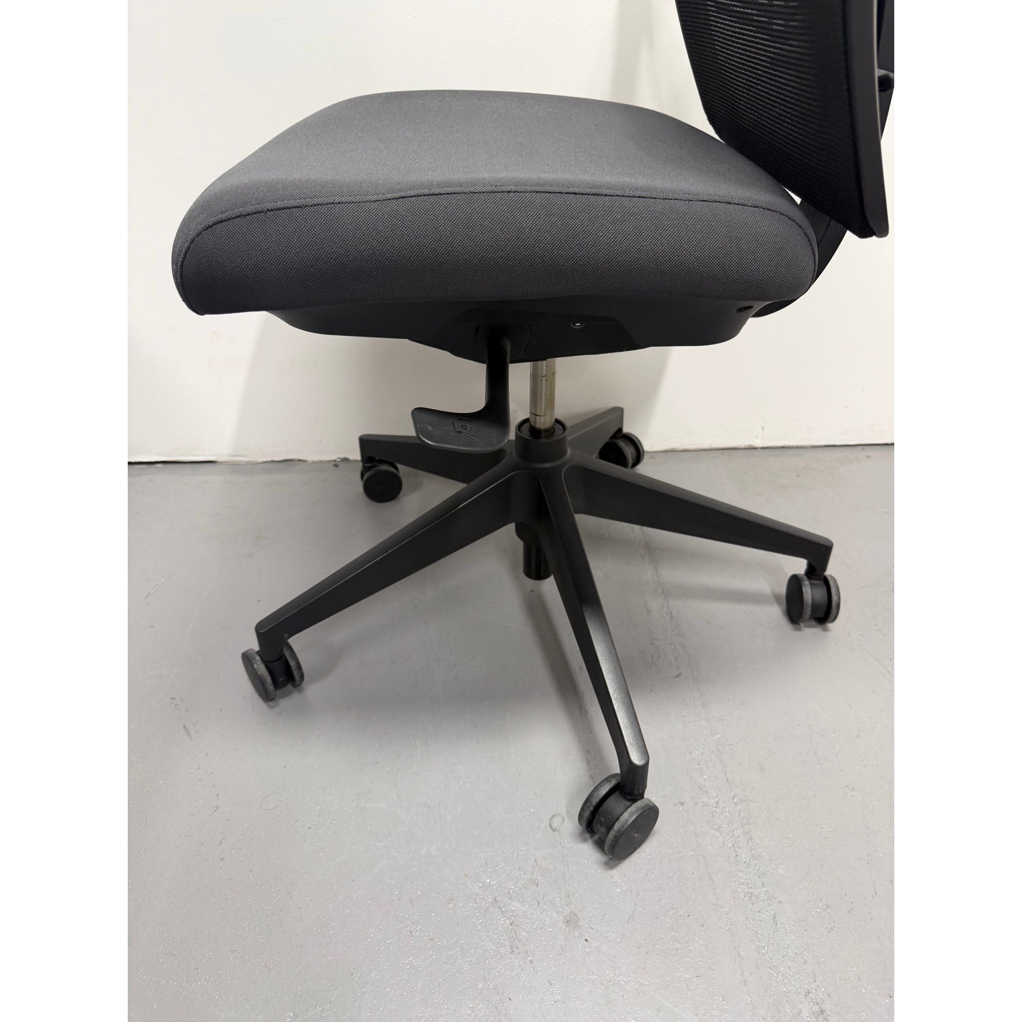 Haworth Aloha - Ergonomic Task Chair - Black - thegoodchairs
