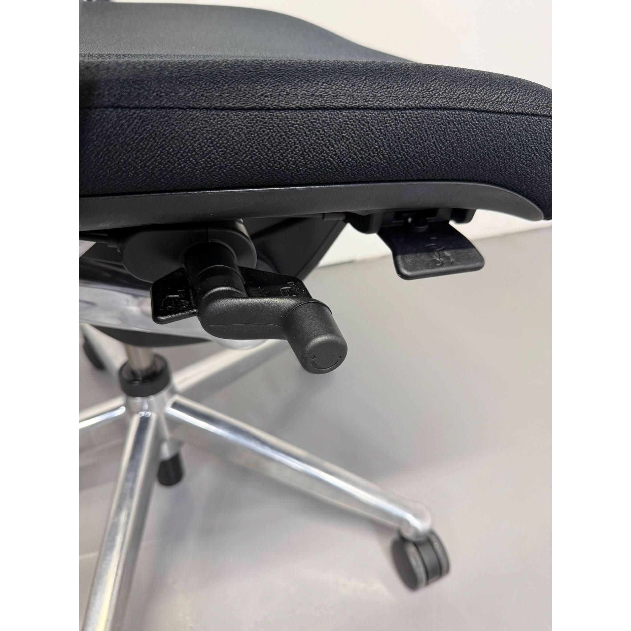 Haworth Zody - Ergonomic Office Chair - with 4d Armrests - thegoodchairs