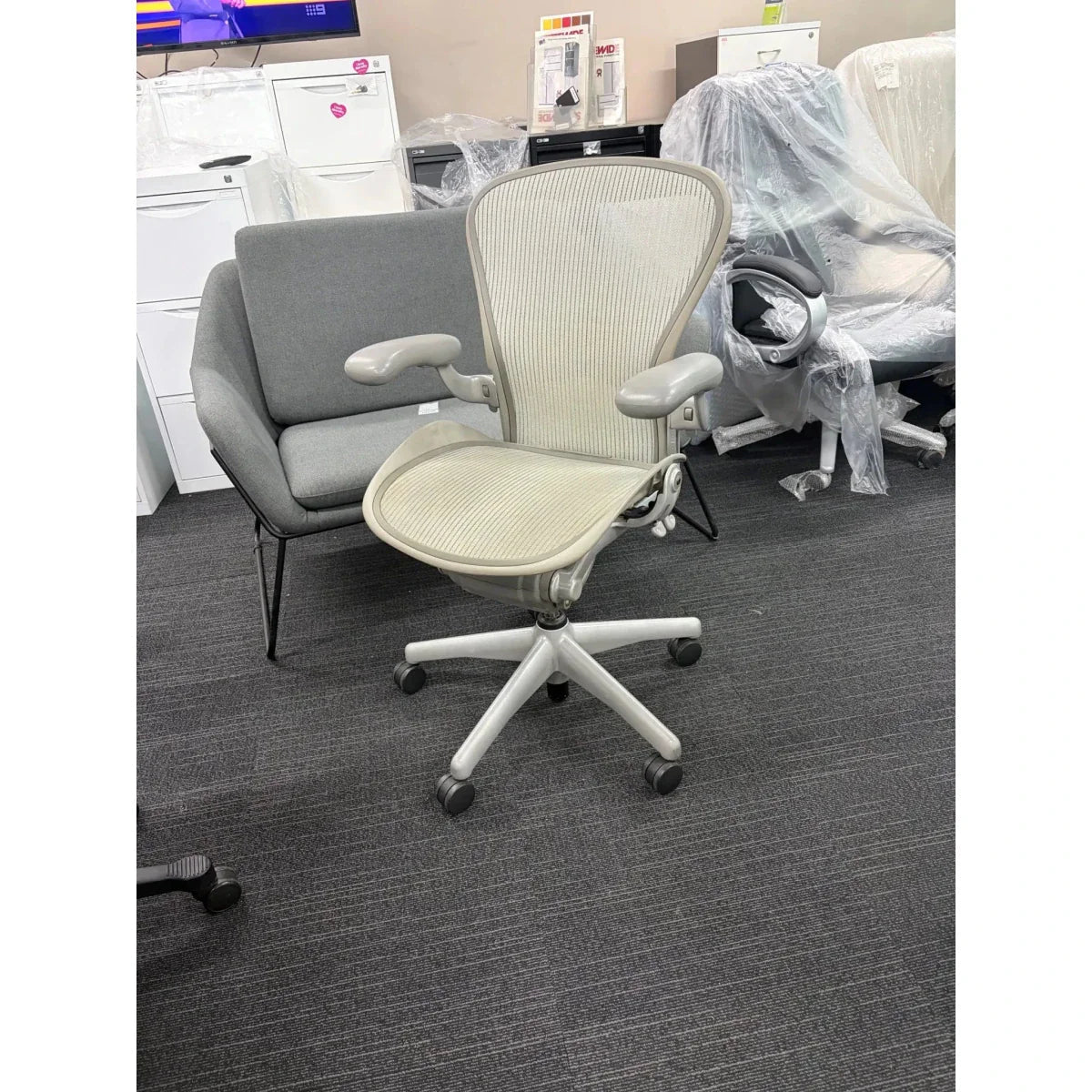Herman Miller Aeron - Classic Mineral - Size B - thegoodchairs
