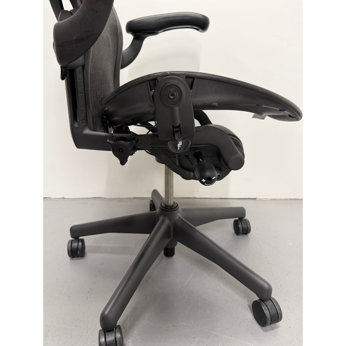 Herman Miller Aeron Classic Task Chair, Size B, Black, PostureFit - thegoodchairs