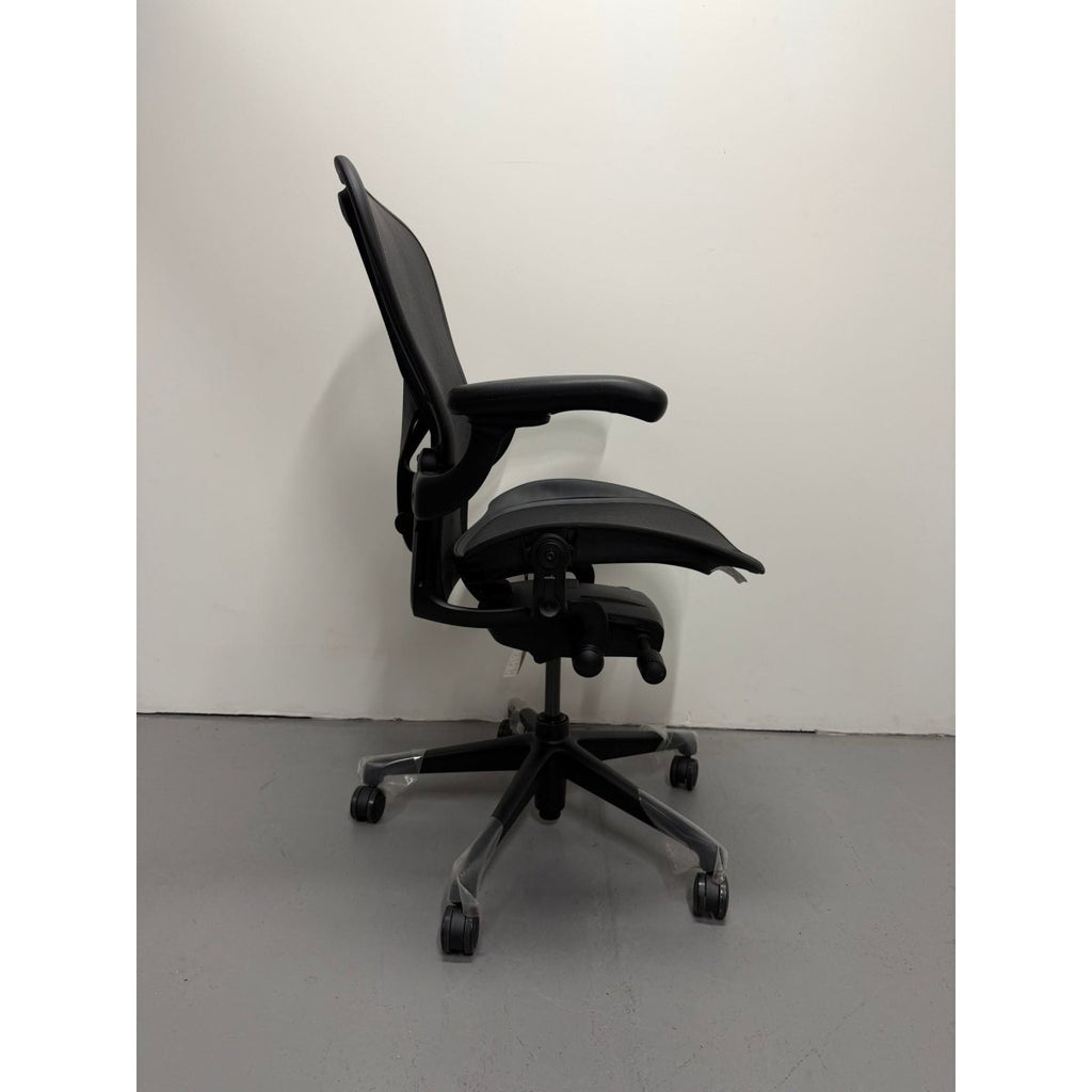 Herman Miller Aeron Remastered - Size C Chair in Onyx - thegoodchairs