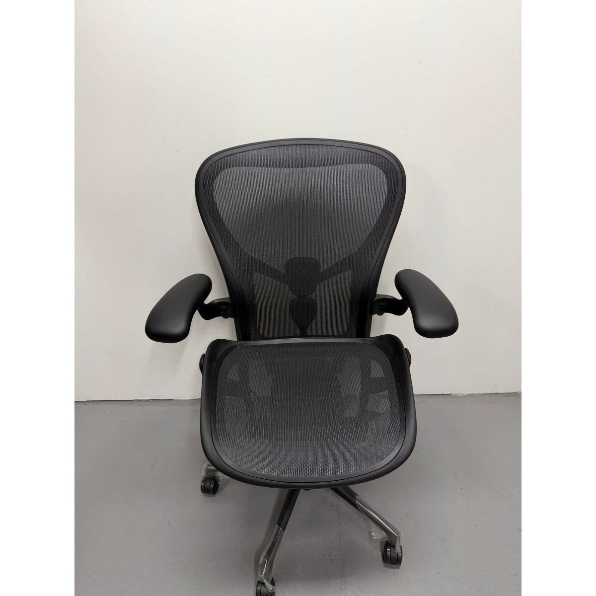Herman Miller Aeron Remastered - Size C Chair in Onyx - thegoodchairs