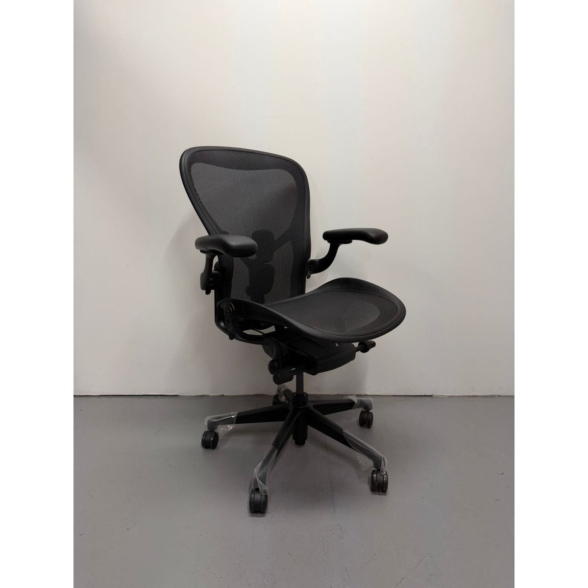 Herman Miller Aeron Remastered - Size C Chair in Onyx - thegoodchairs