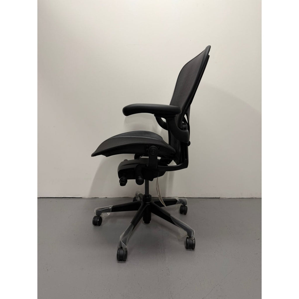 Herman Miller Aeron Remastered - Size C Chair in Onyx - thegoodchairs