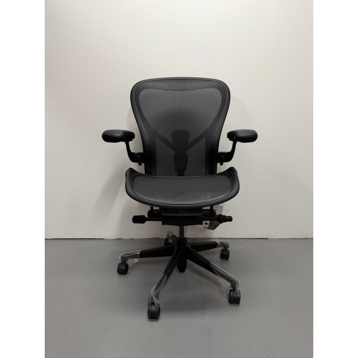 Herman Miller Aeron Remastered - Size C Chair in Onyx - thegoodchairs