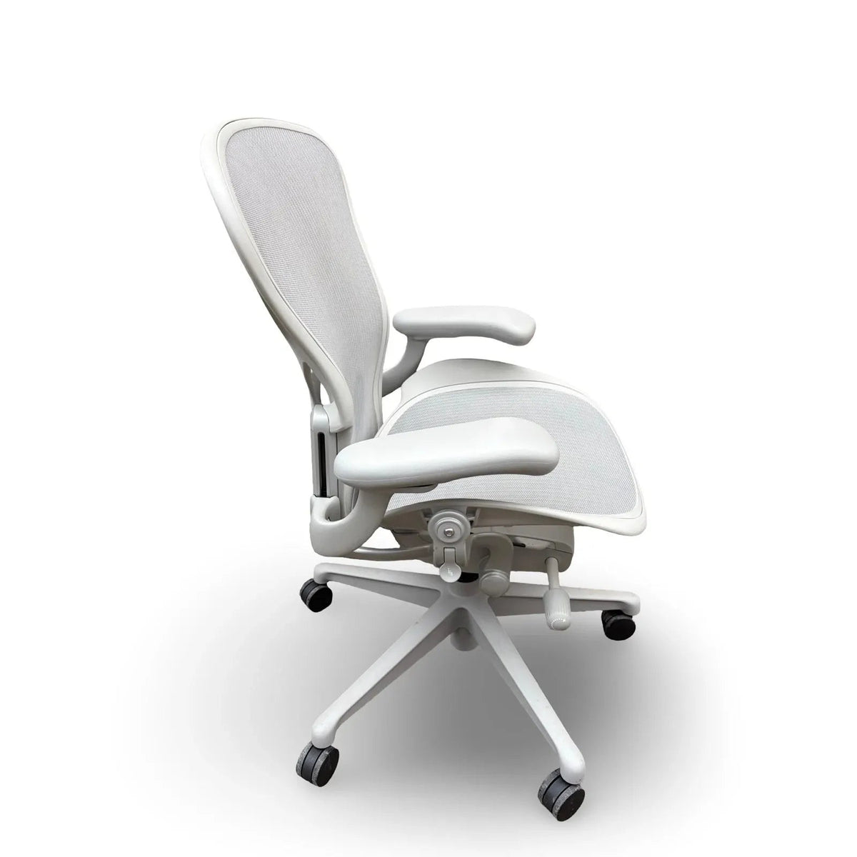 Herman Miller Aeron Remastered Task Chair, Size B, Mineral, Polished Aluminium - thegoodchairs