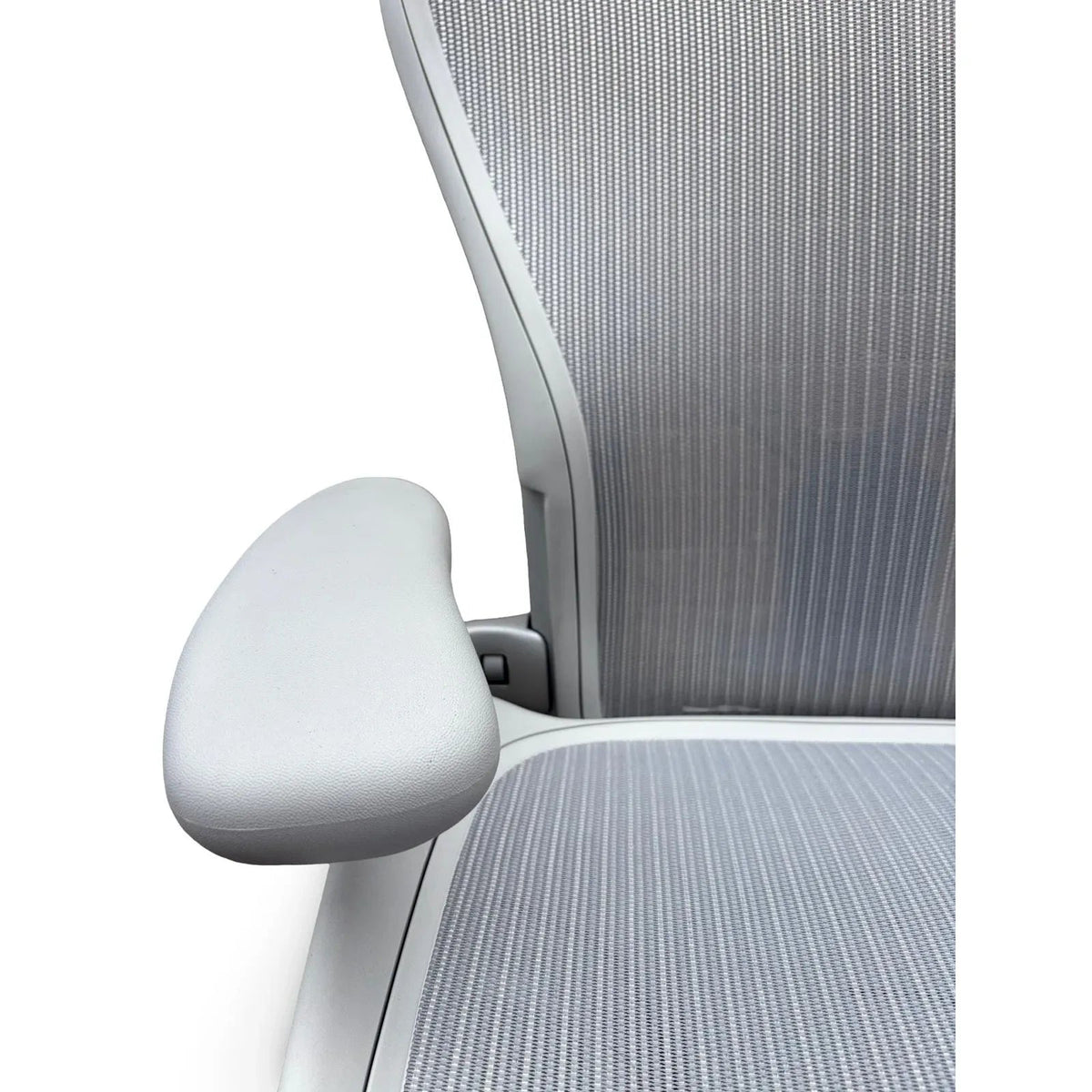 Herman Miller Aeron Remastered Task Chair, Size B, Mineral, Polished Aluminium - thegoodchairs