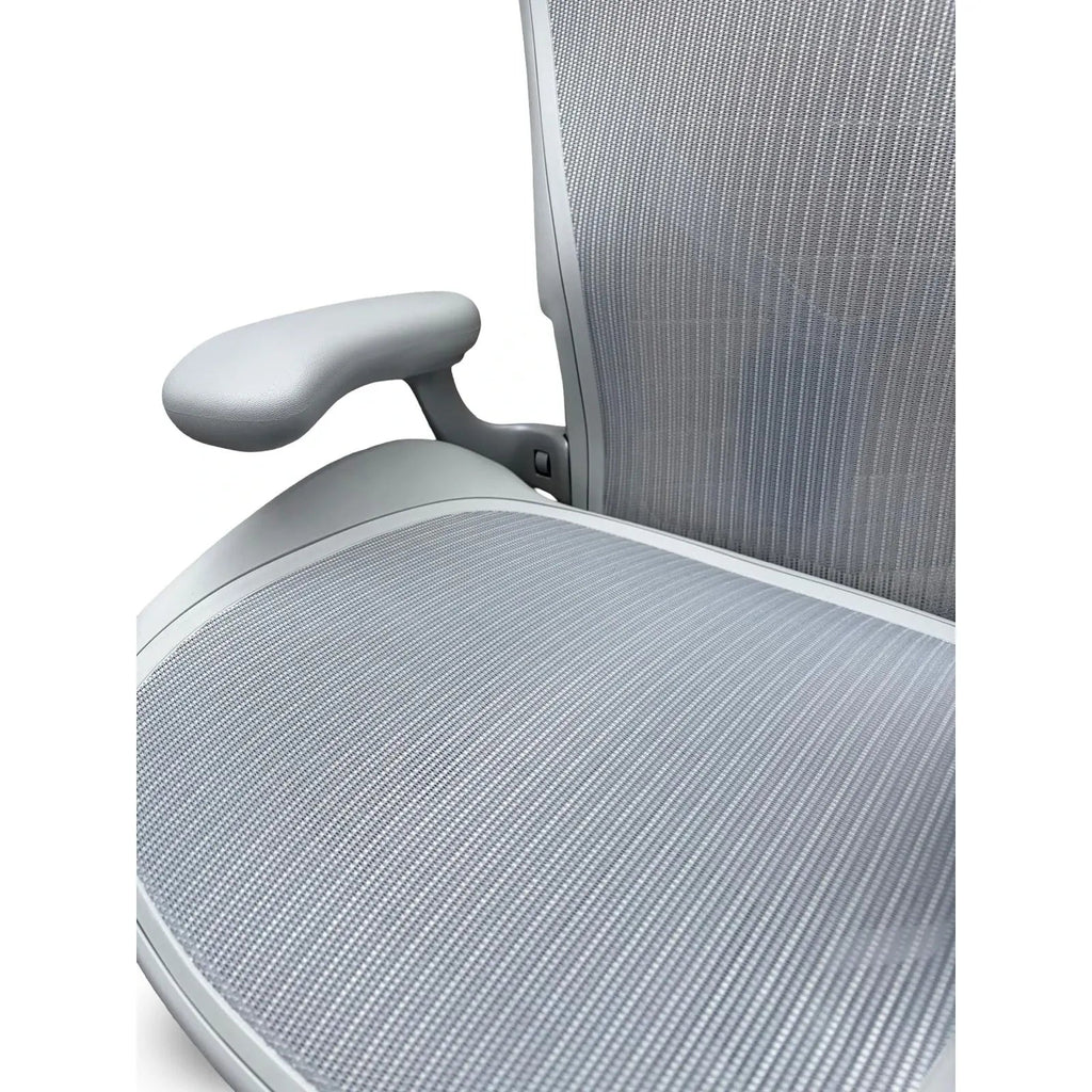 Herman Miller Aeron Remastered Task Chair, Size B, Mineral, Polished Aluminium - thegoodchairs
