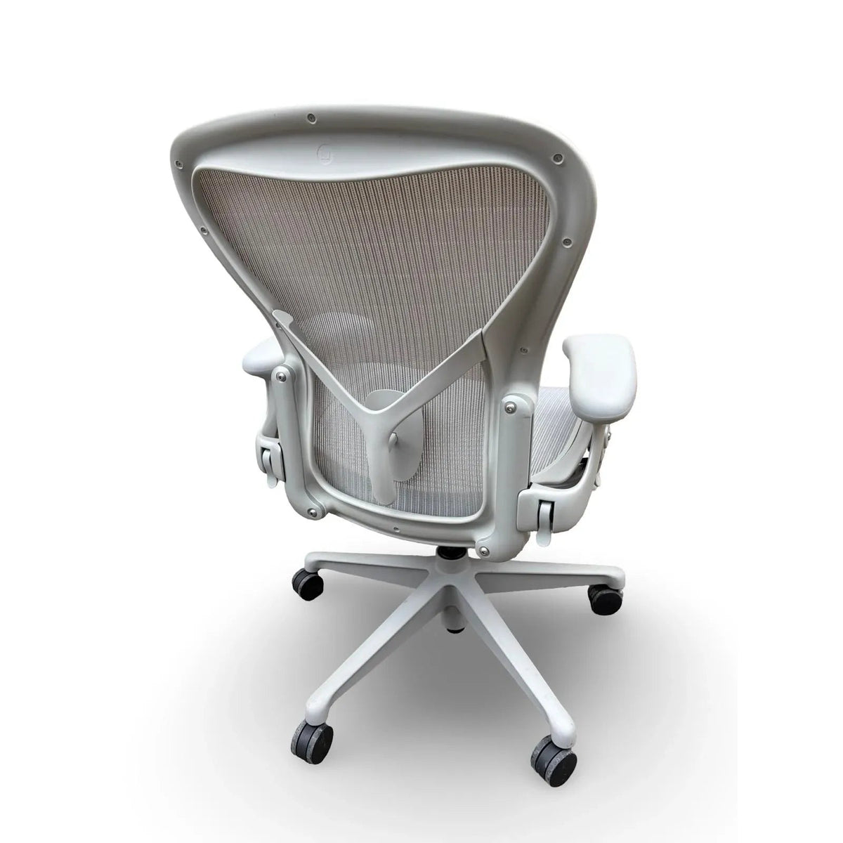 Herman Miller Aeron Remastered Task Chair, Size B, Mineral, Polished Aluminium - thegoodchairs