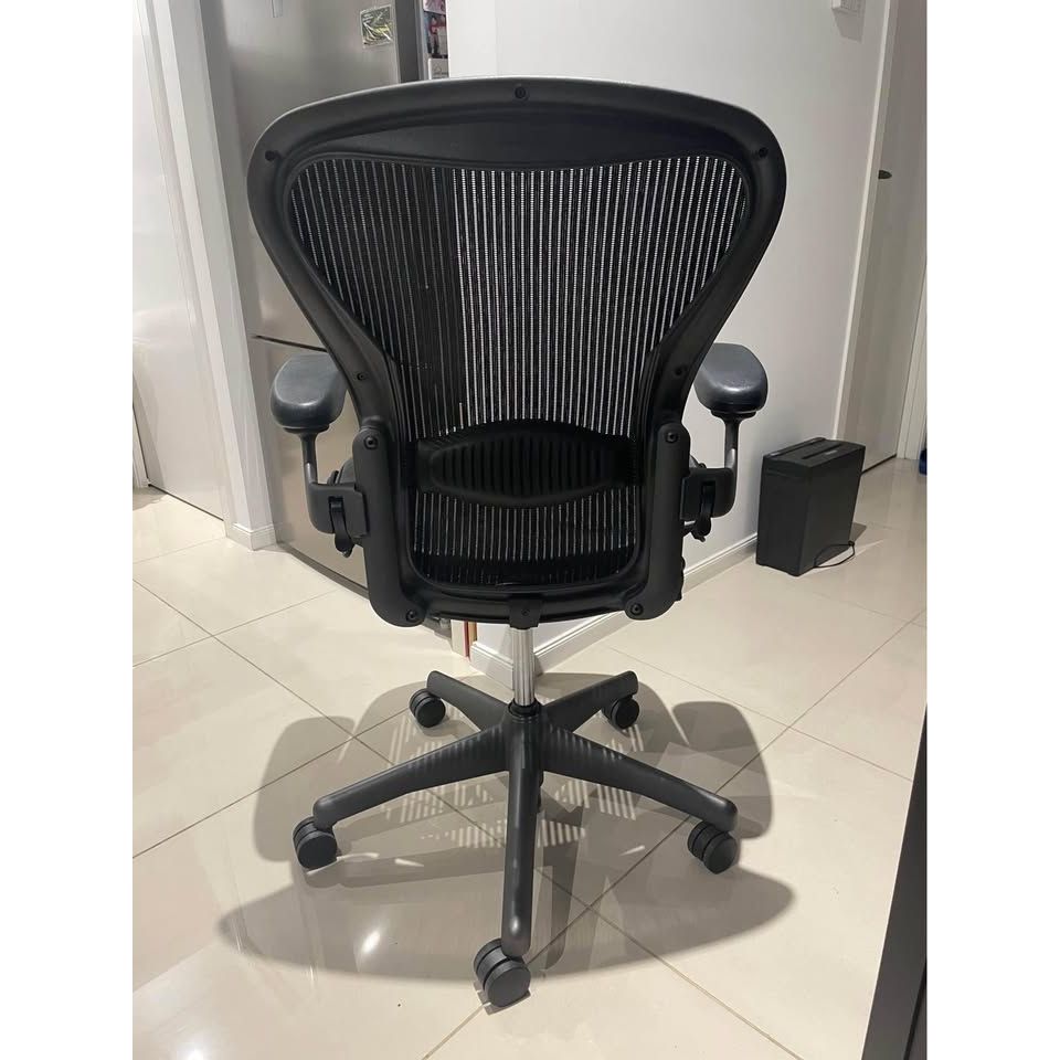 Herman Miller Aeron - Size B - thegoodchairs