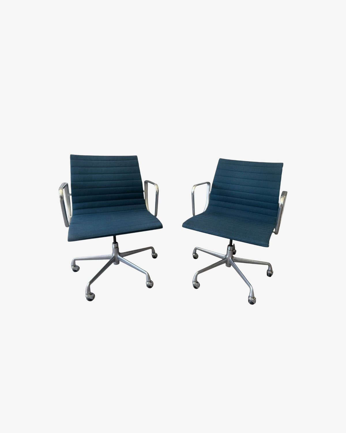 Herman Miller Eames Aluminium Group Chairs, Teal Blue, Set of 2 - thegoodchairs