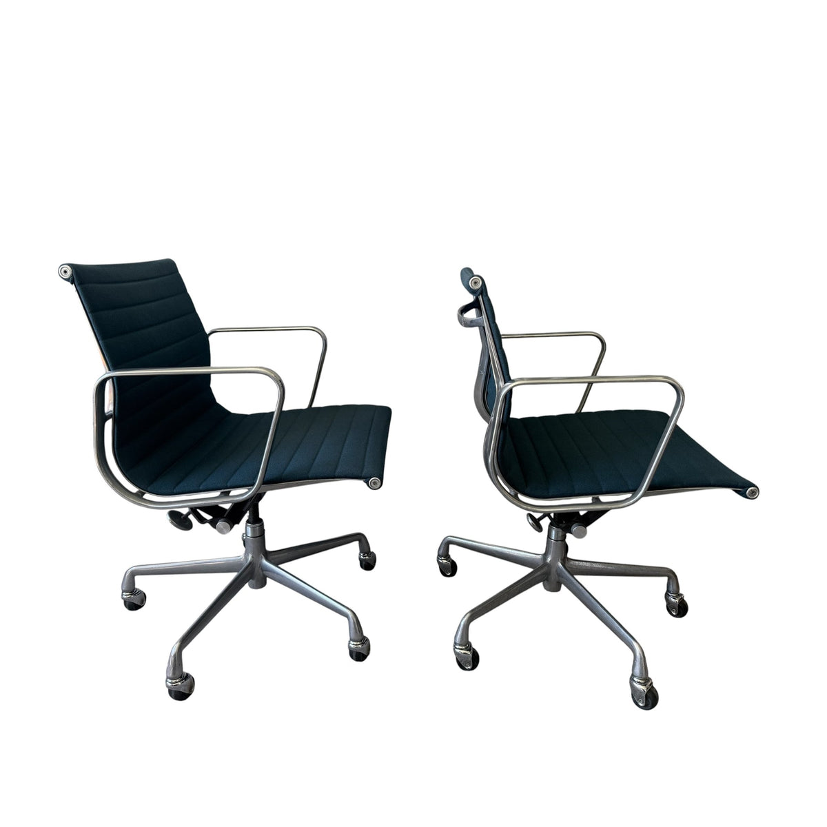 Herman Miller Eames Aluminium Group Chairs, Teal Blue, Set of 2 - thegoodchairs