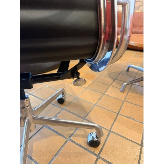 Herman Miller Eames Aluminium Group Executive Chair, Black Leather - thegoodchairs