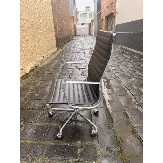 Herman Miller Eames Aluminium Group Executive Chair, Black Leather - thegoodchairs