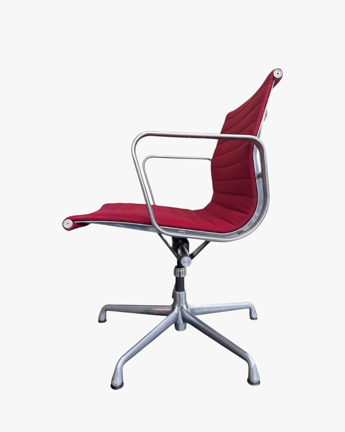 Herman Miller Eames Aluminium Group Management Chair, Red, Polished Aluminium - thegoodchairs