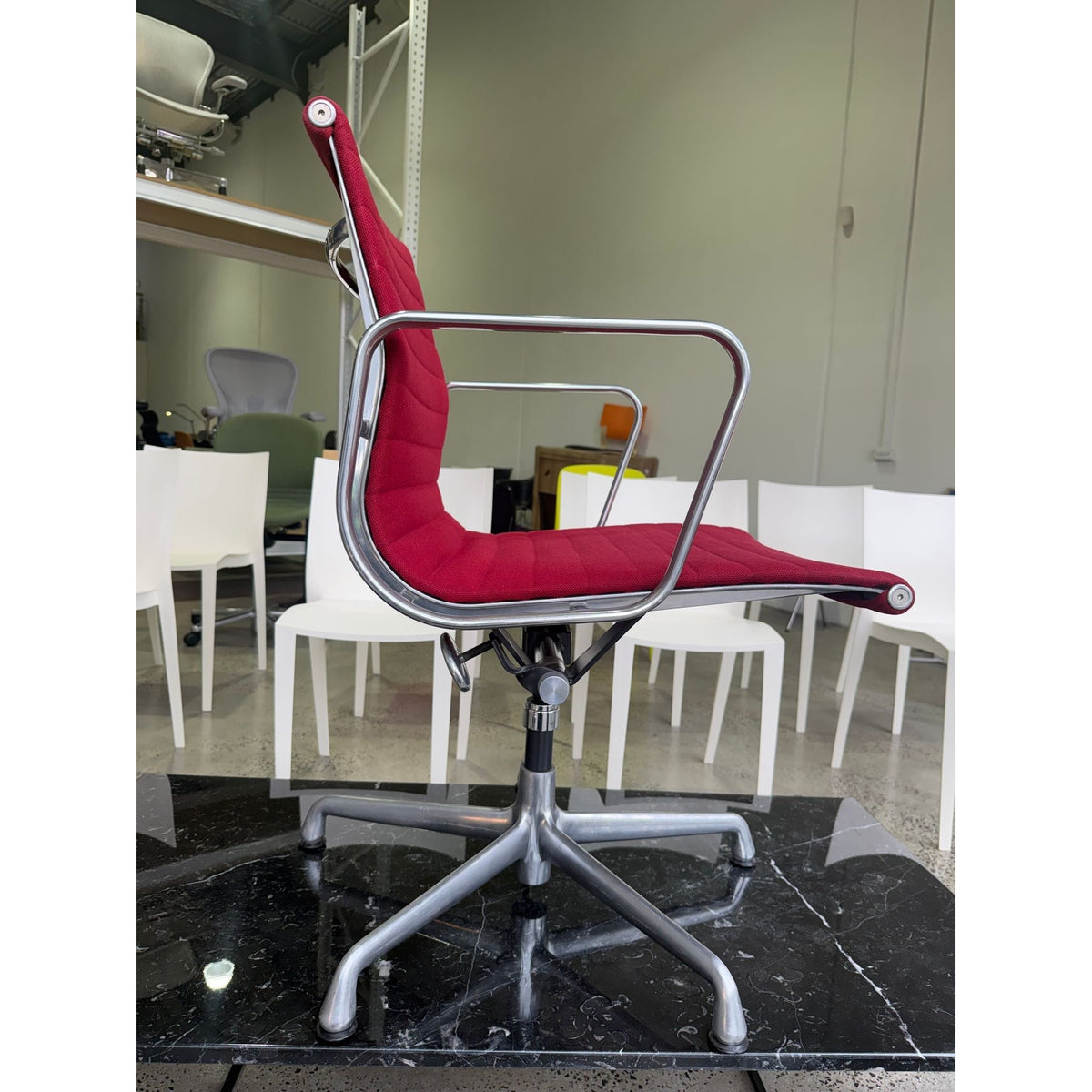 Herman Miller Eames Aluminium Group Management Chair, Red, Polished Aluminium - thegoodchairs