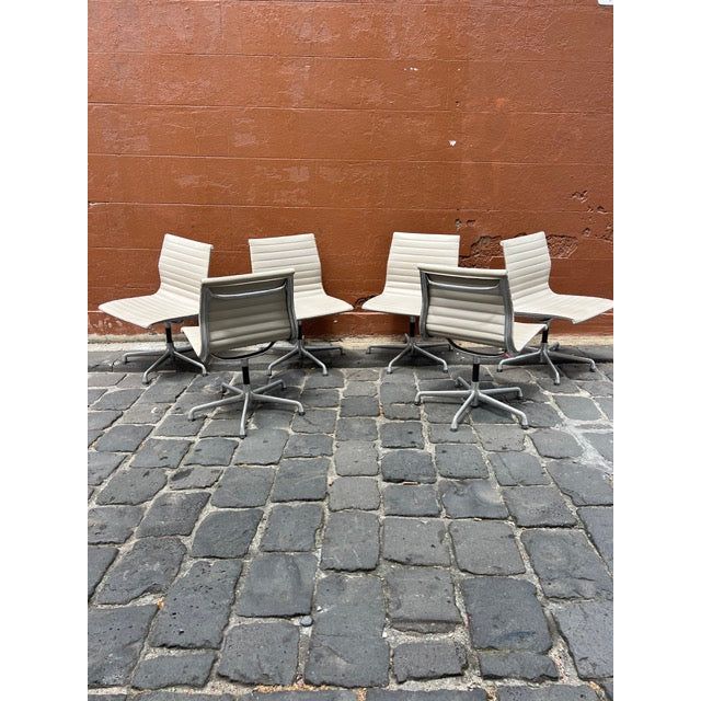Herman Miller Eames Aluminium Group Side Chair, Low Back, White, On Glides - thegoodchairs
