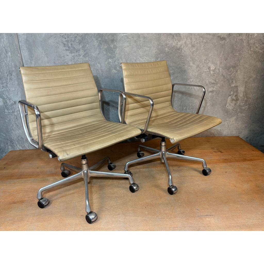 Herman Miller Eames Aluminum Group - Aluminium Armchair - thegoodchairs