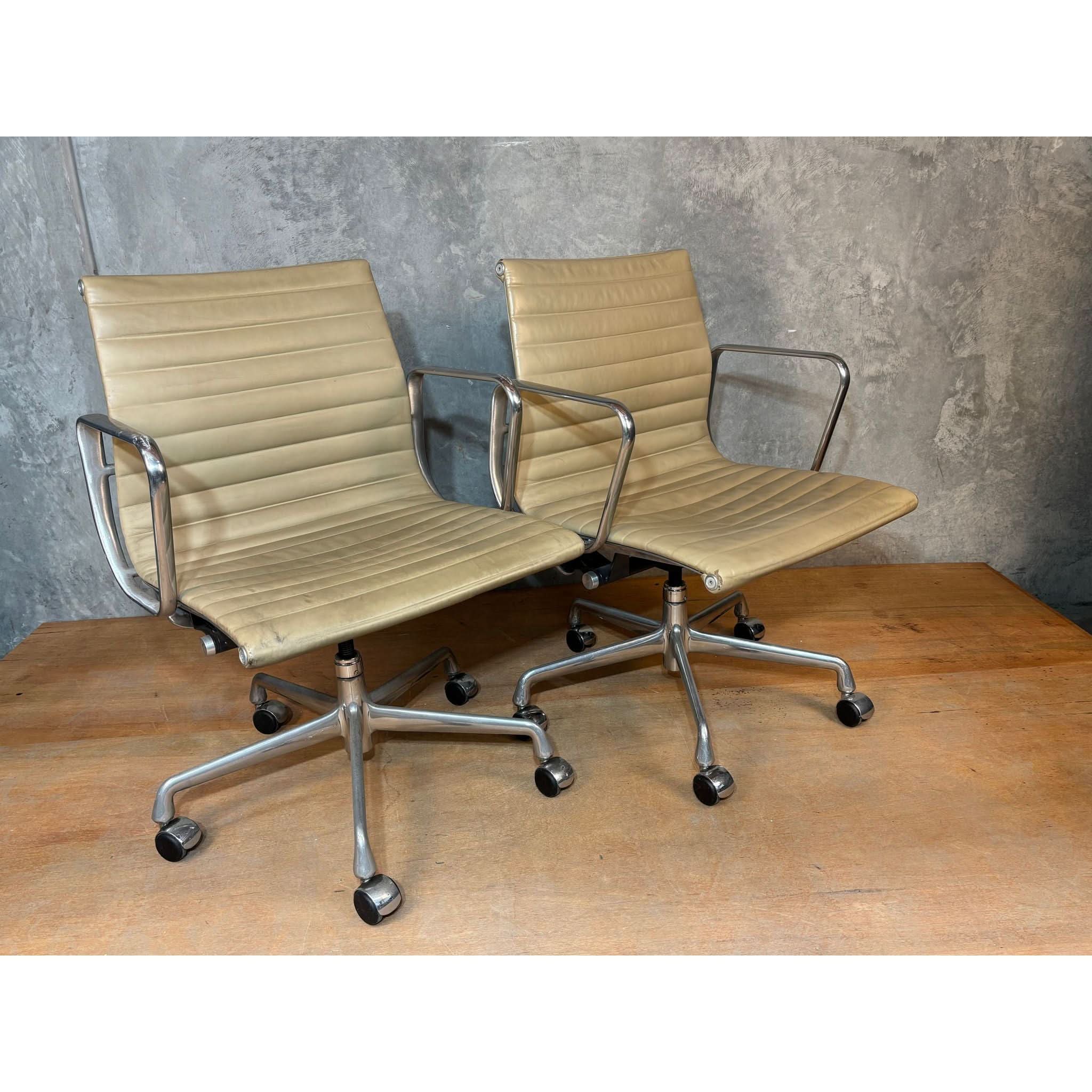 Herman Miller Eames Aluminum Group - Aluminium Armchair - thegoodchairs