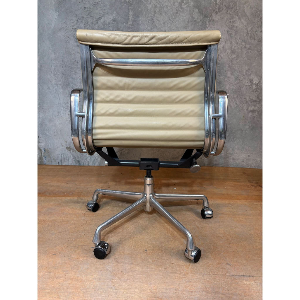 Herman Miller Eames Aluminum Group - Aluminium Armchair - thegoodchairs