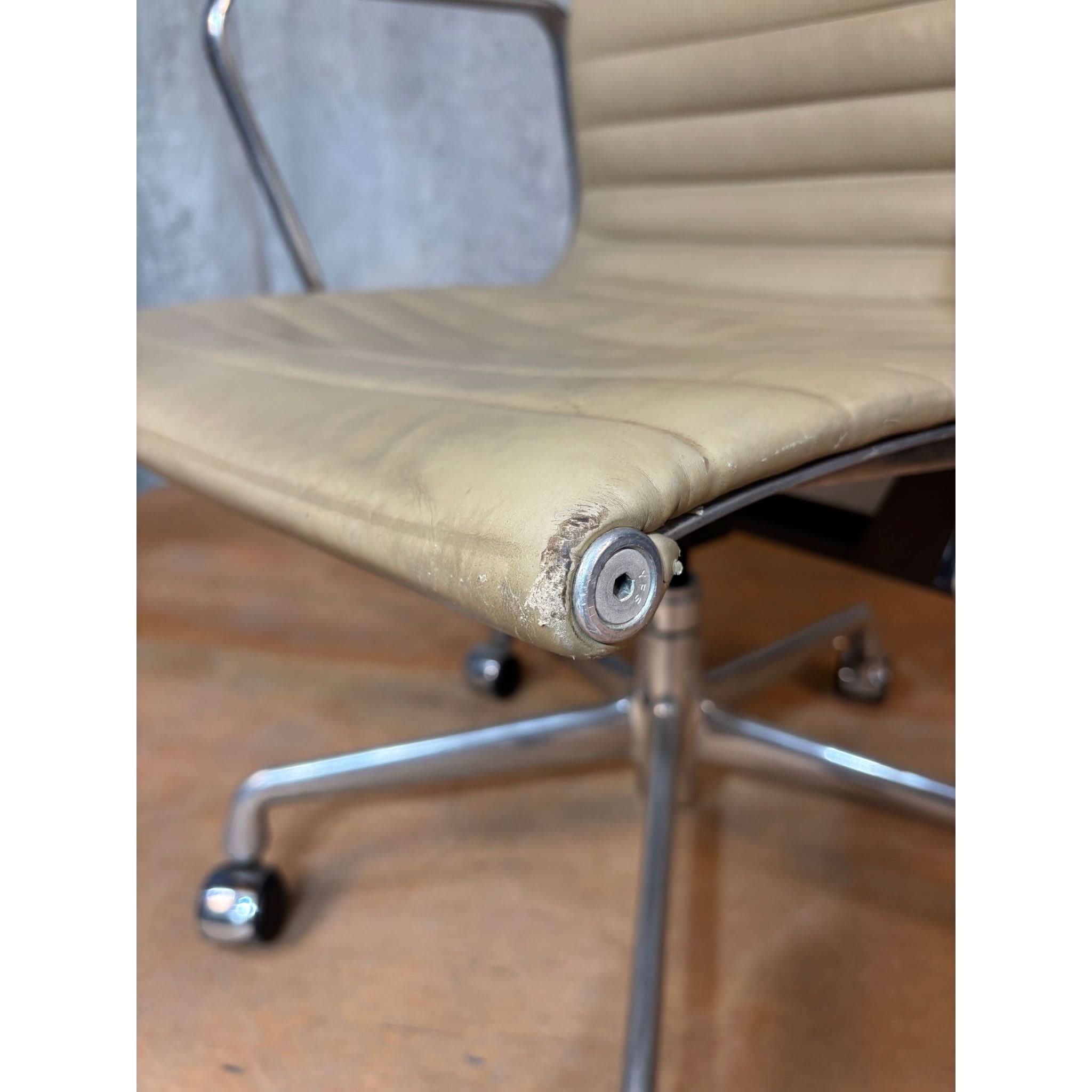 Herman Miller Eames Aluminum Group - Aluminium Armchair - thegoodchairs