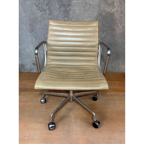 Herman Miller Eames Aluminum Group - Aluminium Armchair - thegoodchairs