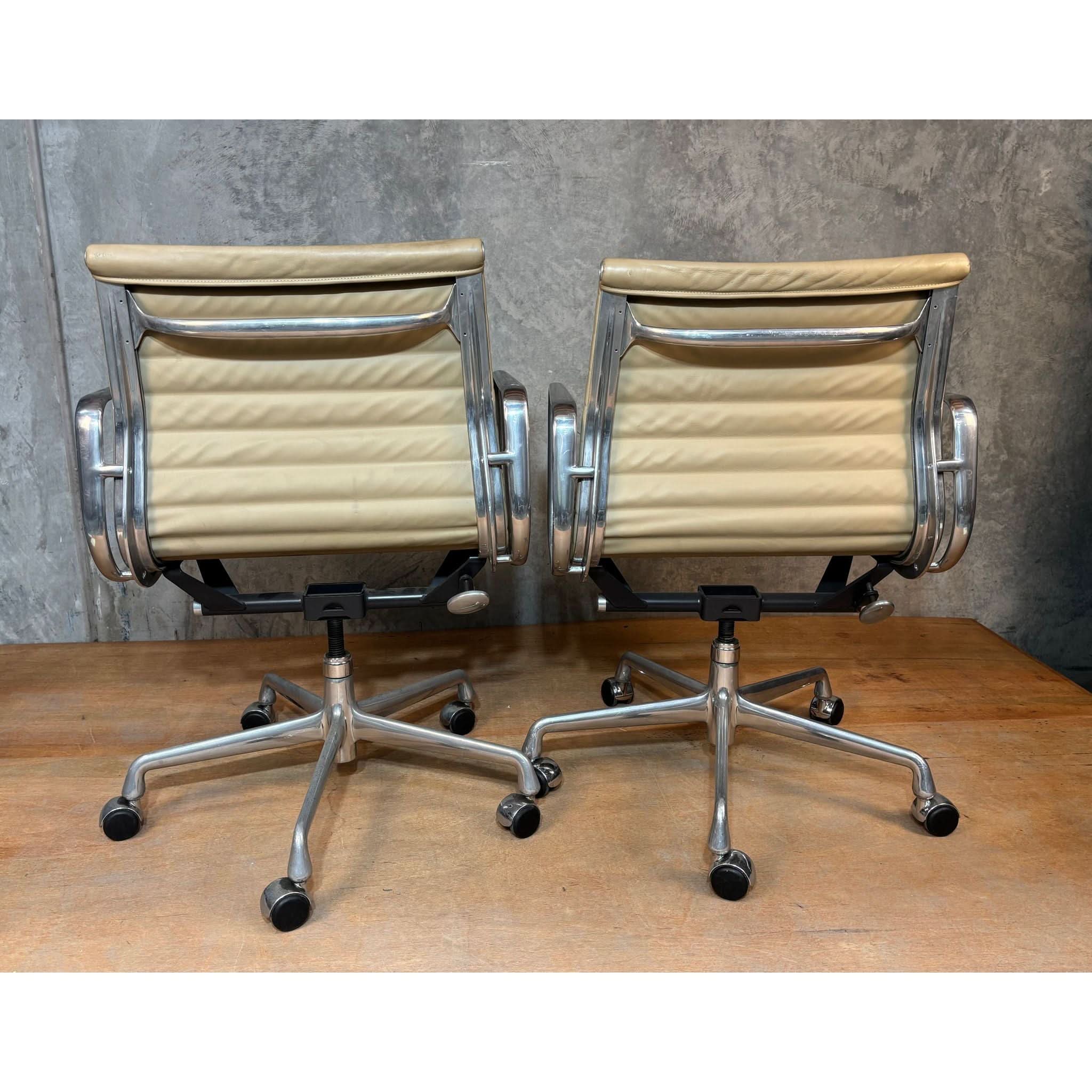 Herman Miller Eames Aluminum Group - Aluminium Armchair - thegoodchairs