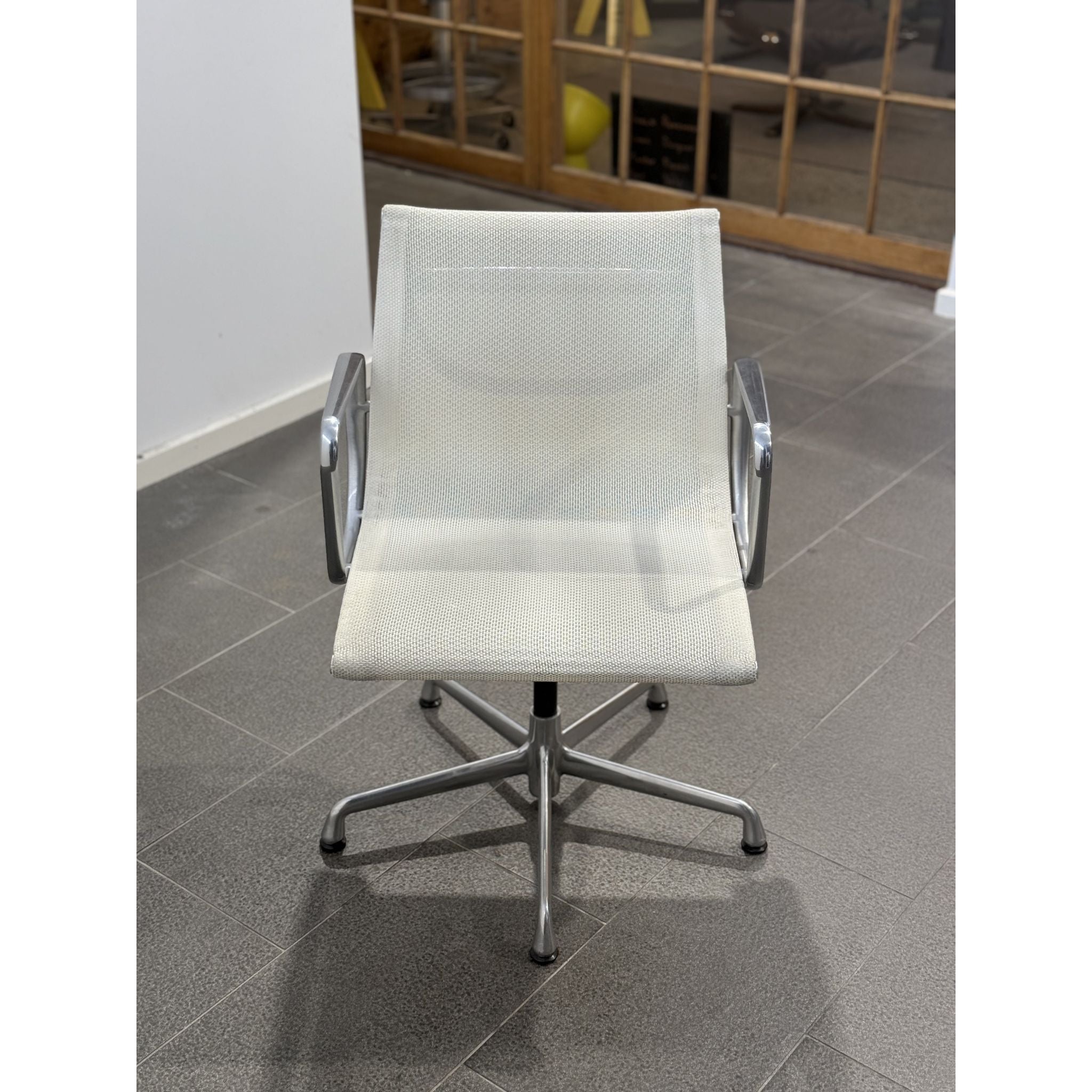 Herman Miller Eames Aluminum Group - Aluminium Management Chairs - thegoodchairs