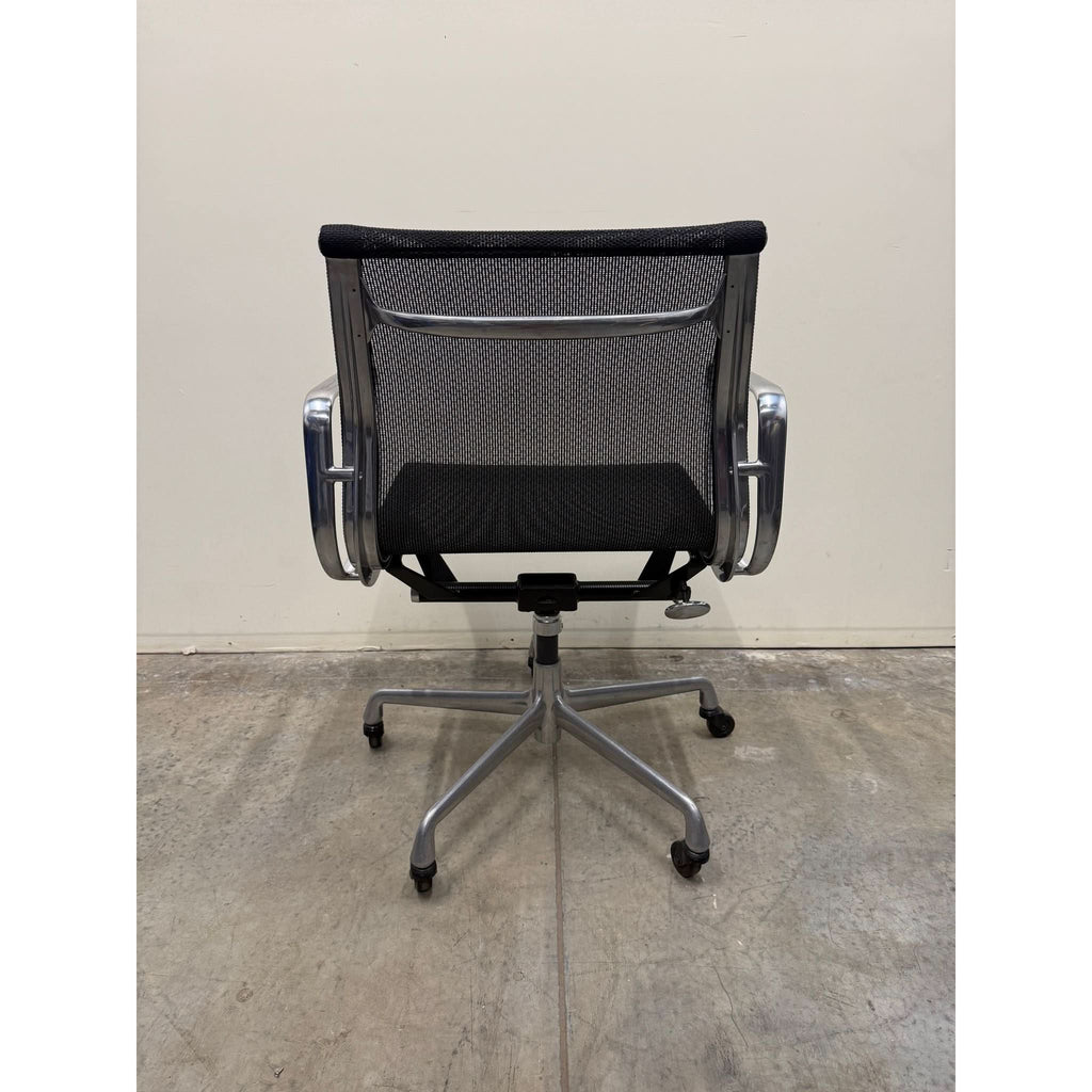Herman Miller Eames Aluminum Group EA334 - Mesh Chair - Aluminium - thegoodchairs