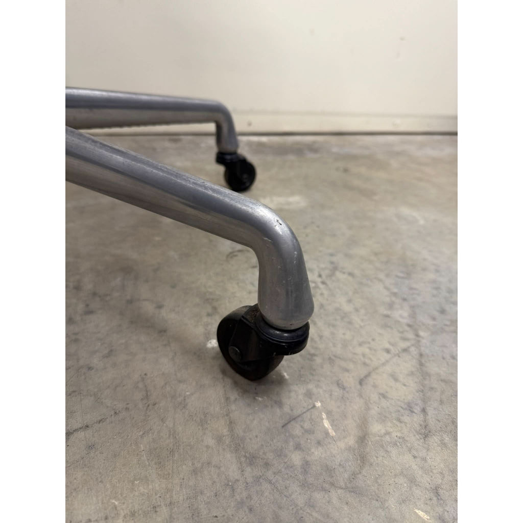 Herman Miller Eames Aluminum Group EA334 - Mesh Chair - Aluminium - thegoodchairs