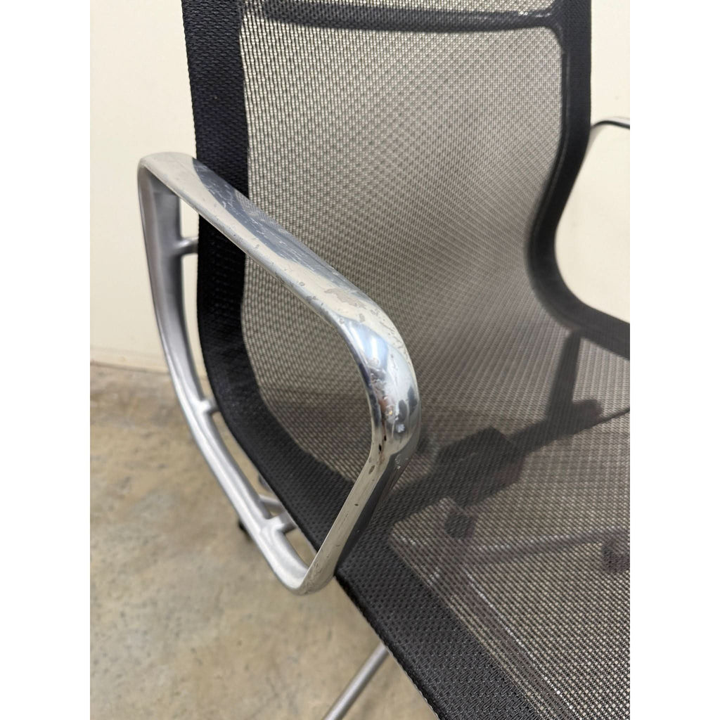 Herman Miller Eames Aluminum Group EA334 - Mesh Chair - Aluminium - thegoodchairs