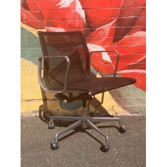 Herman Miller Eames Aluminum Group EA335 - thegoodchairs