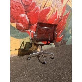 Herman Miller Eames Aluminum Group EA335 - thegoodchairs