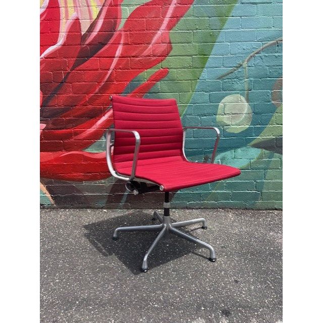 Herman Miller Eames Aluminum Group - Management Chair - thegoodchairs