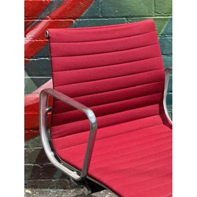 Herman Miller Eames Aluminum Group - Management Chair - thegoodchairs