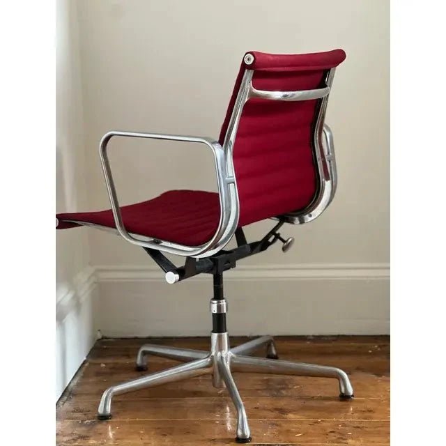 Herman Miller Eames Aluminum Group - Management Chair - thegoodchairs