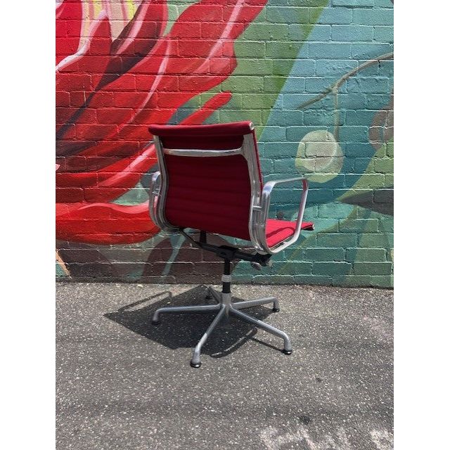 Herman Miller Eames Aluminum Group - Management Chair - thegoodchairs