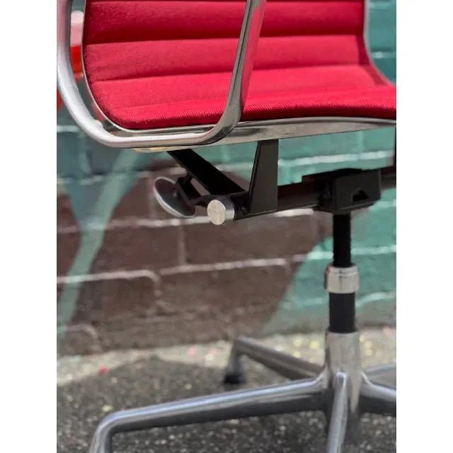Herman Miller Eames Aluminum Group - Management Chair - thegoodchairs
