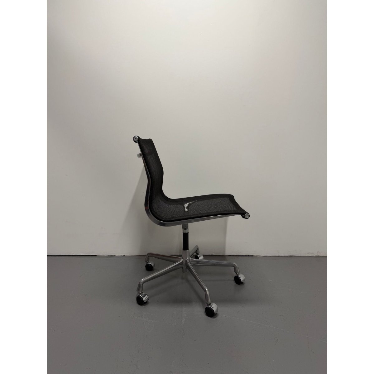 Herman Miller Eames Aluminum Group - Mesh Task Chair - Aluminium - thegoodchairs