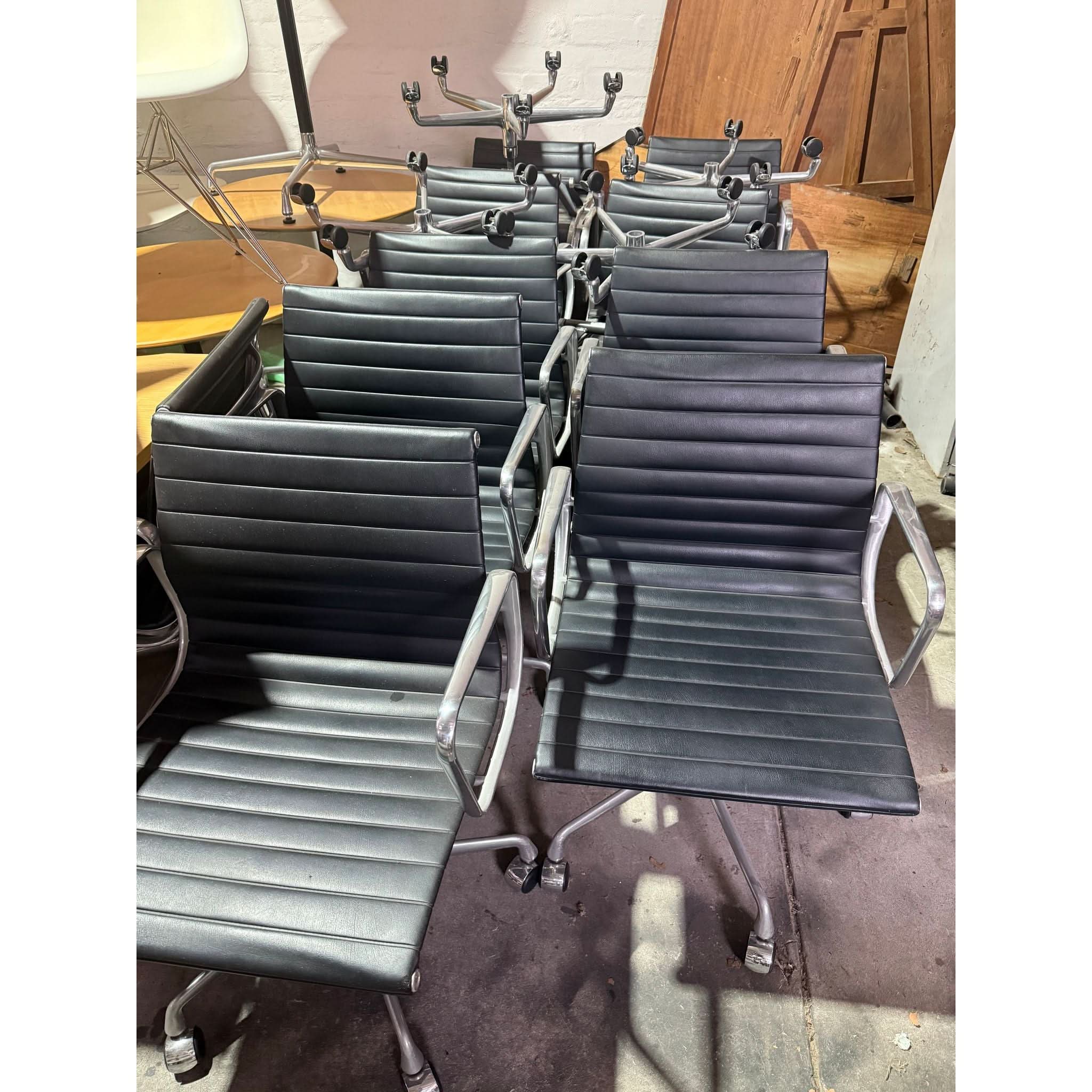 Herman Miller Eames EA335 - Leather Management Chair - thegoodchairs